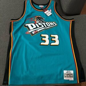 Men’s brand new pistons jersey!